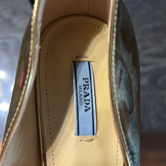 NWT designer gold heels (runs small - fit 38) - Picture 4 of 8